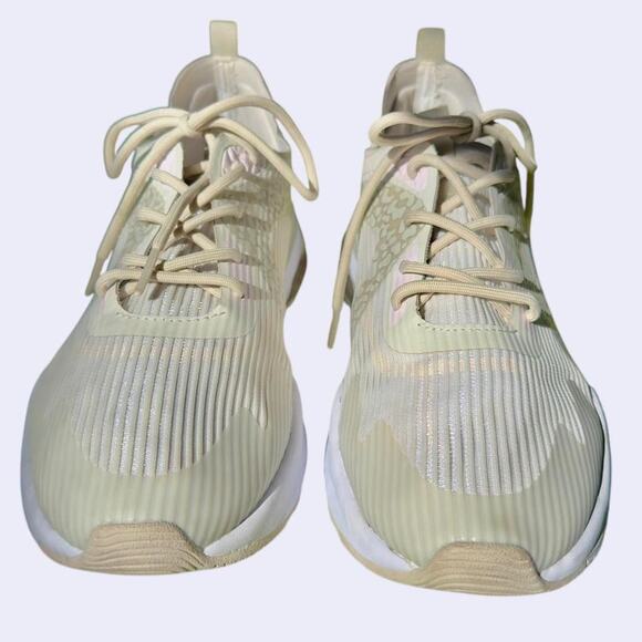 Fabletics manhattan air performance sneaker- womans shoe size 8.5- pastel green - Picture 3 of 5